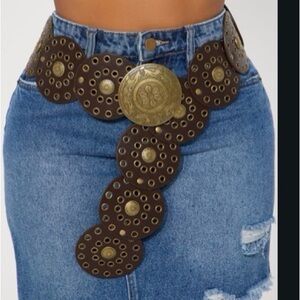 Fashion Nova Dark Brown and Gold Circle Belt